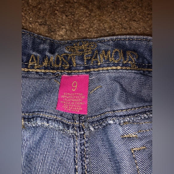 Almost Famous Women’s size 9 jean shorts - Picture 4 of 4
